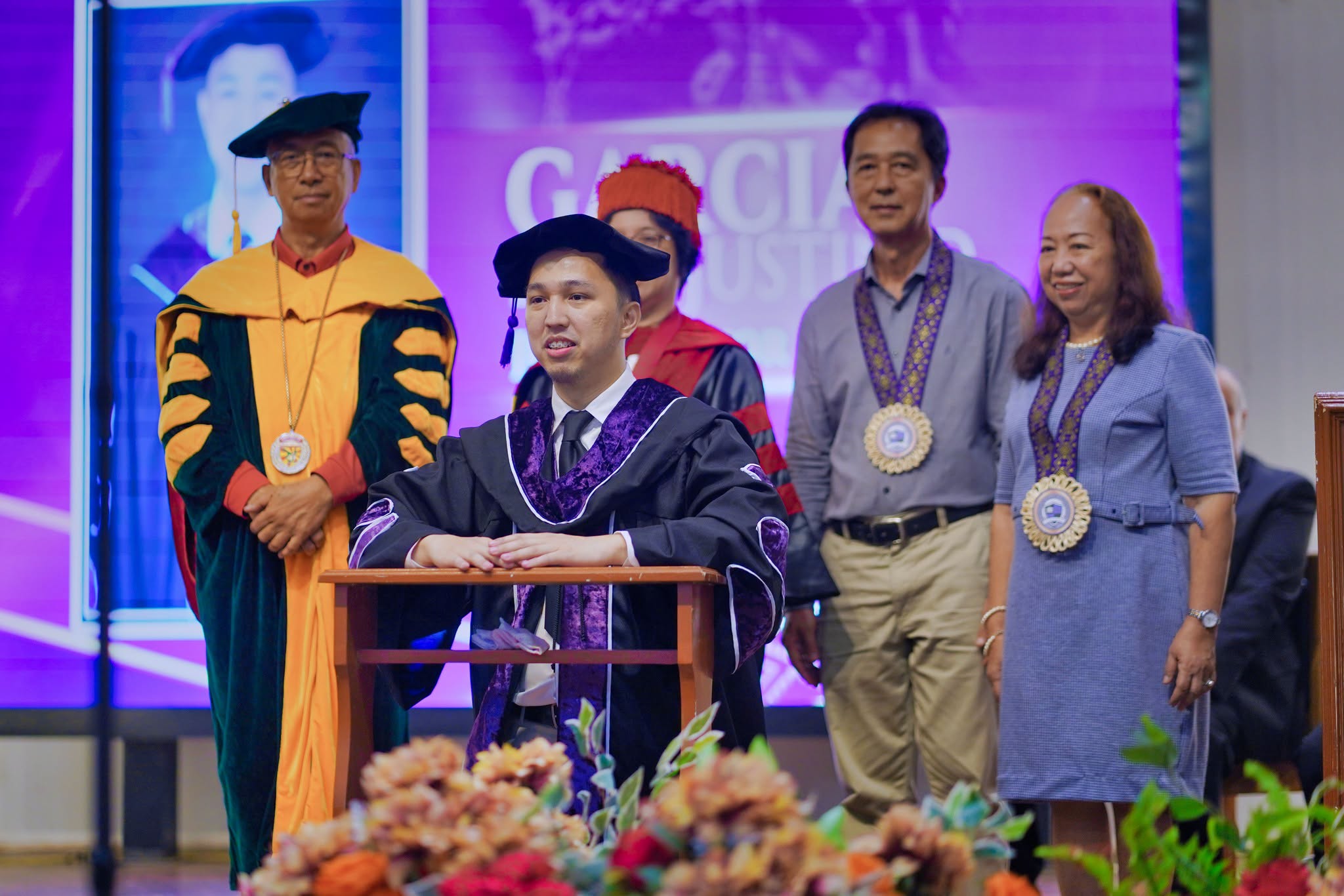 24TH-GRAD-COL-PHOTOSET photo 41